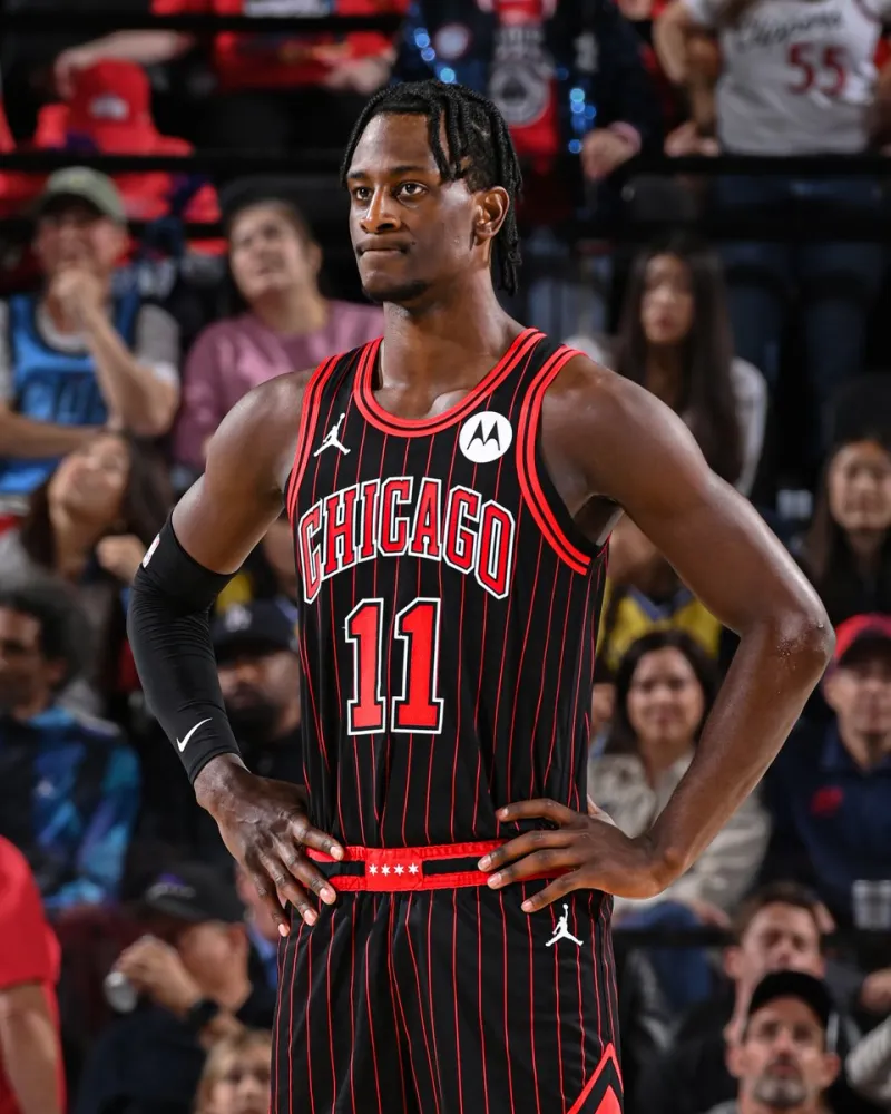 开云体育官网-伦纳德-米勒近三场对阵勇士湖人快船场均18.7+9.3+1.3抢断