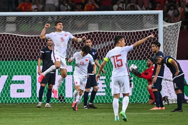 开云体育官网-国足七球大胜关岛队 李铁首秀及格：满意队员斗志