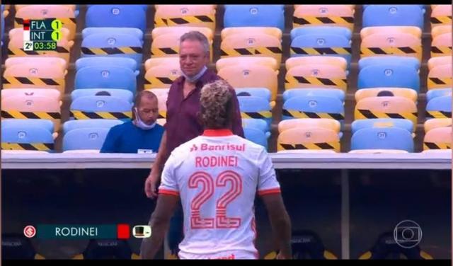 开云体育下载-捐款百万让他对老东家上场 右后卫吃红牌球队输球