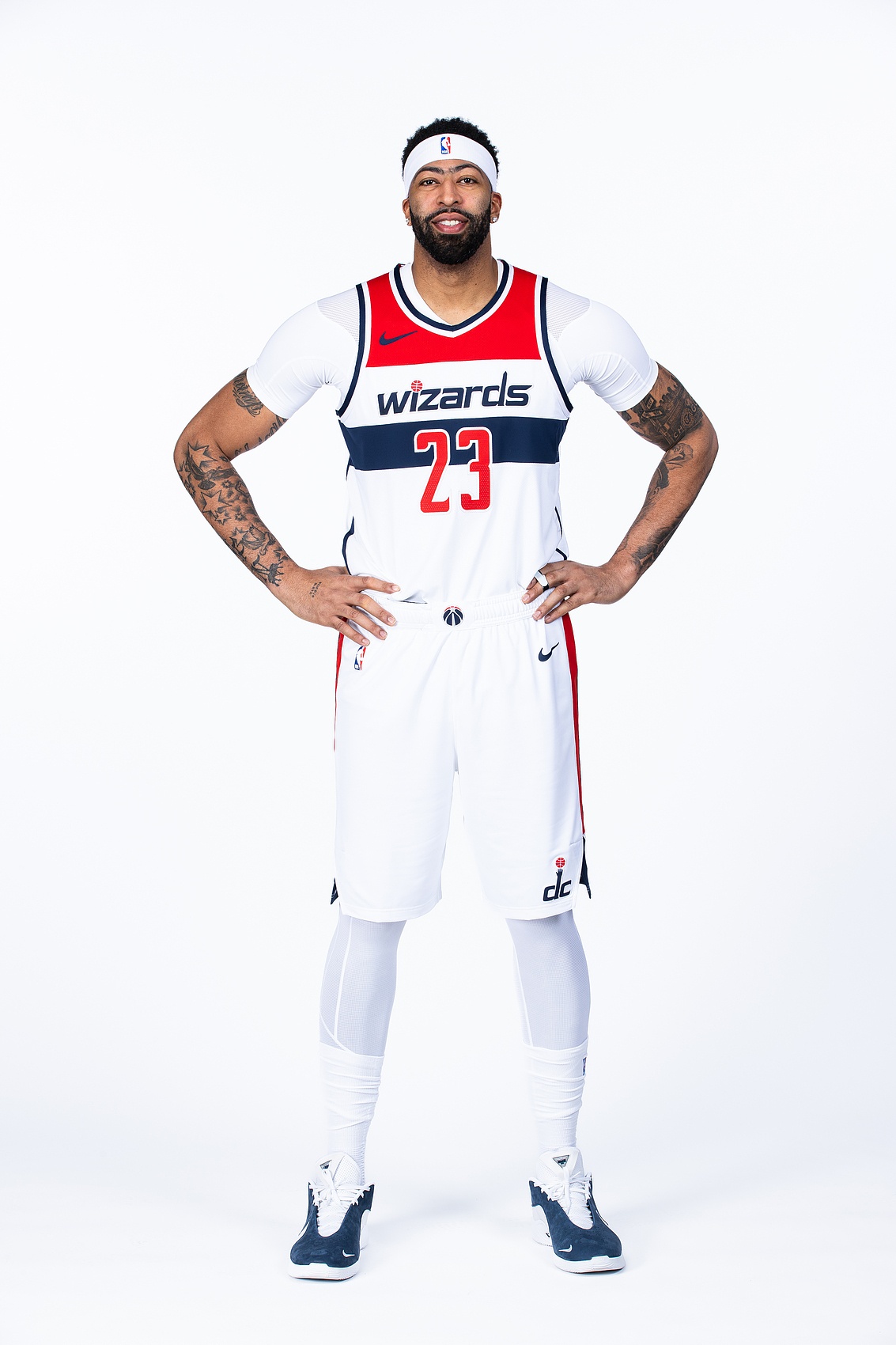 开云-浓眉：我很喜欢队里的年轻球员 下季我们很难再是联盟最差之一了